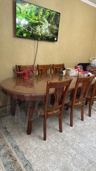 Продам стол с стульями из дерева