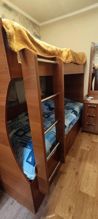 Продам двухъярусную кровать б/у