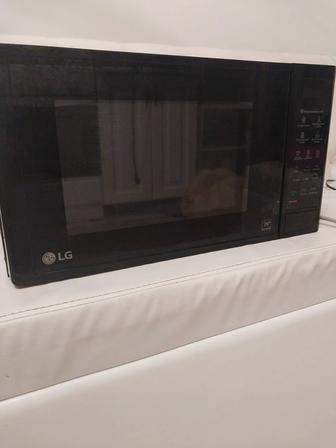 Продам микроволновку LG, б/у. Состояние хорошее