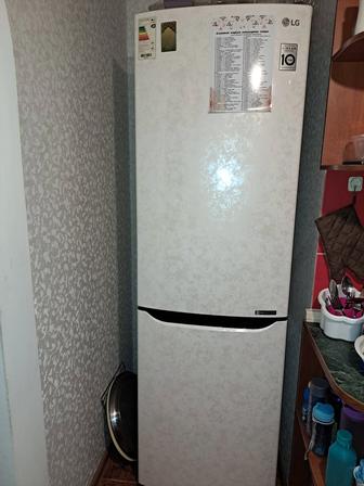 Продаю любимый холодильник