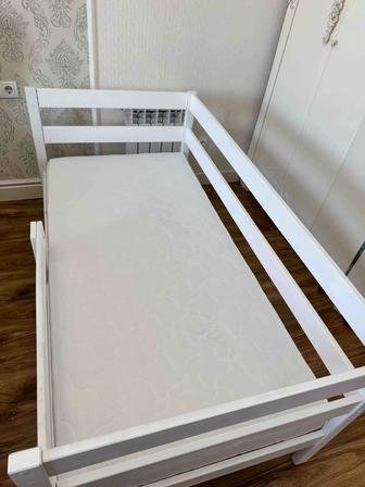 Продается детская кровать с матрасом