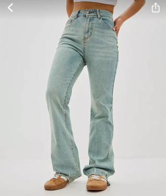 Женские джинсы клеш от колена