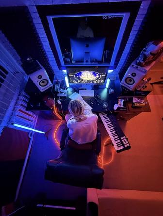 Диктор Озвучка на русском, английском и казахском языках.