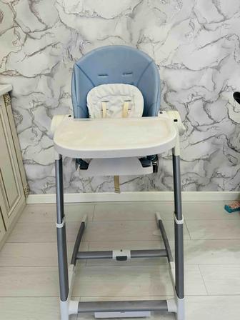 Стол и качелия для ребенка