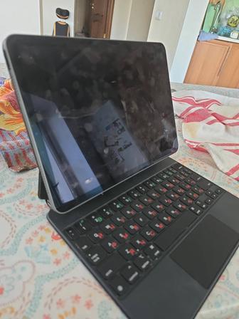 iPad Air (4th generation) с оригинальной клавиатурой