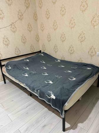 Продам кровать с матрасом 140 на 200