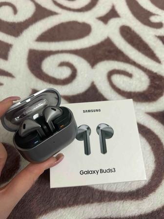 Продам наушники Samsung Galaxy Buds 3