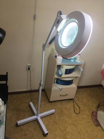 Продам лампа-лупа, стульчик мастера