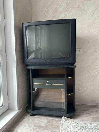 Телевизор Panasonic с тумбочкой