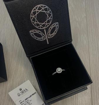 Продам кольцо с бриллиантами