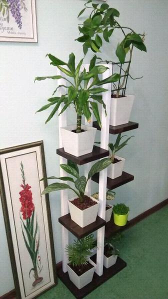 Напольная подставка для цветов.