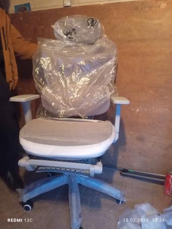 Срочно продам офисное кресло новое