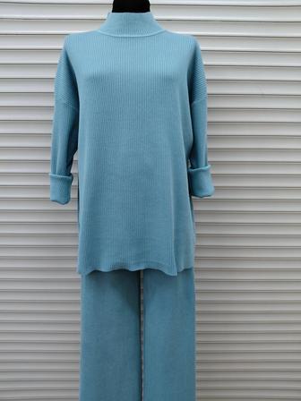 Продажа женских костюмов