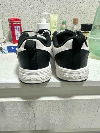 Детские кроссовки