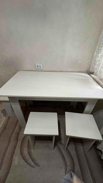 Срочно продам стол со стульями