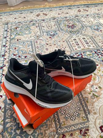 Продам кроссовки Nike Structure 25 оригинал