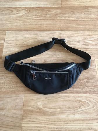 Сумка на пояс новая
