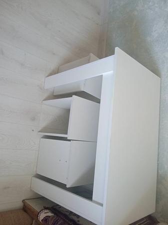 Стол сатылады 3 табуреткесымен жаңа