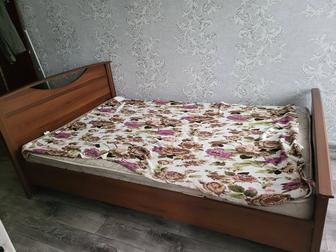 продаю кровать с матрасом