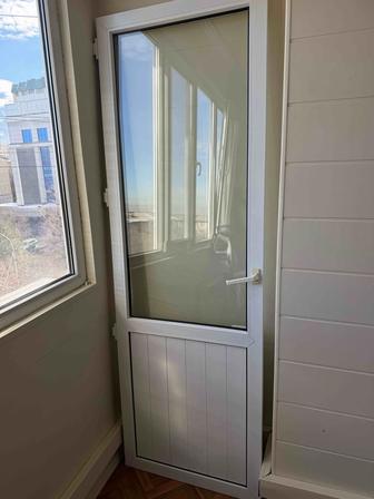 Отдам дверь балконную