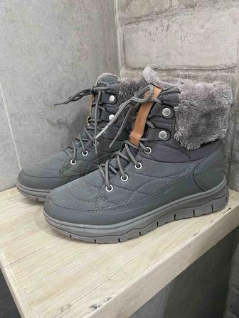 Продаю зимние ботинки Sportmaster