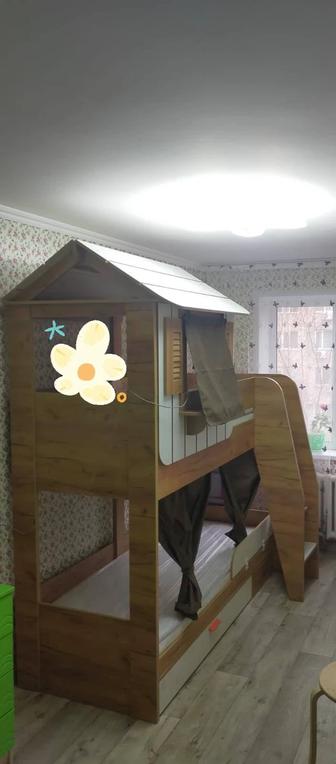 Двухъярусная кровать