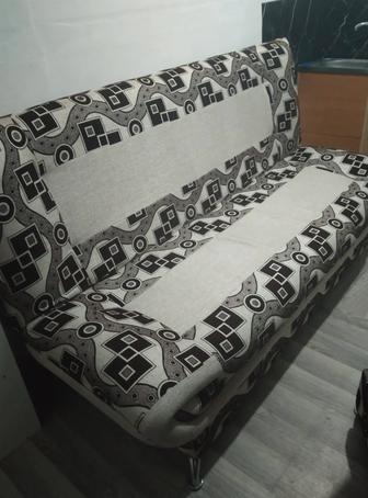 Диван , кресло сатылады.