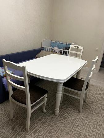 Стол со стульями