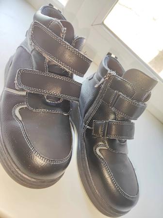 Ботинки на мальчика р 33