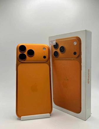 IPhone 17 Pro Max 512gb 60 цикл есть скол на фото