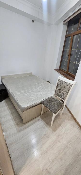 Продам двуспальную кровать 160на 200. С матрасом. Бу