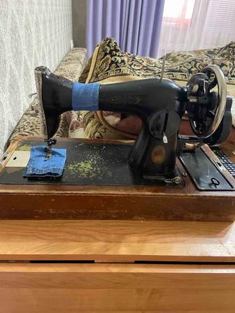 Продам швейную машинку