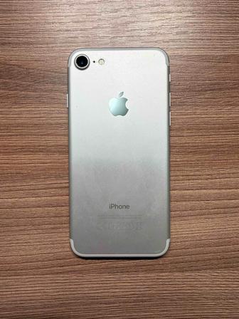 iPhone 7 серебристый 32гб