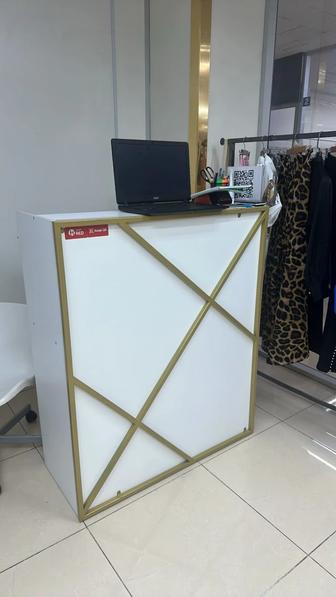 Продаю ресепшен и примерочная
