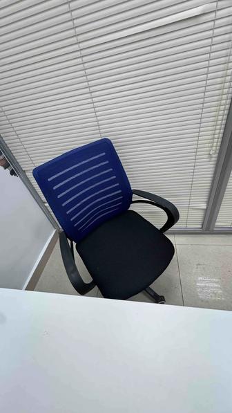 Офисные столы стулья