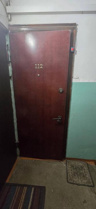 Продам входную железную дверь б/у