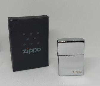 Зажигалка качество lux. Бензиновая зажигалка zippo. Зажигалка на подарок