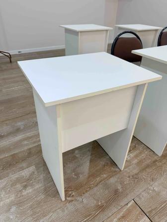 Продам стол и стулья для офиса