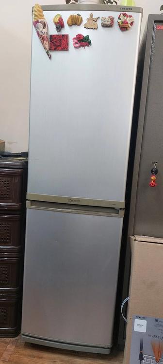Холодильник Samsung