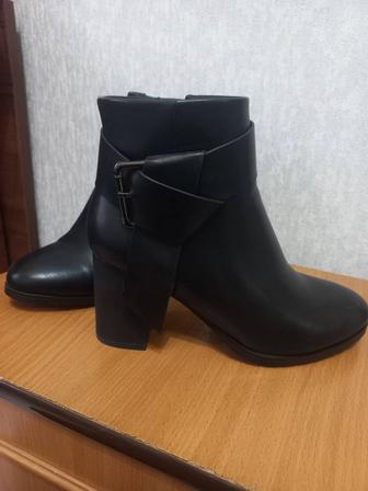 Продам новые женские ботильоны