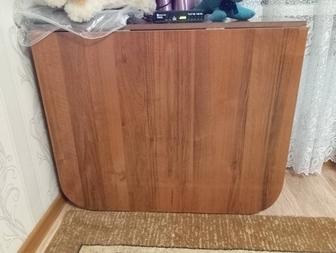 Продаю стол книжку