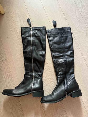 Продам кожаные женские сапоги Basconi