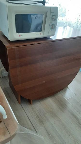 Продам стол книжка