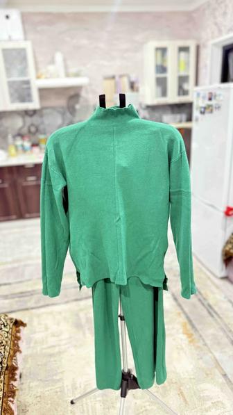 Продам костюмы женские