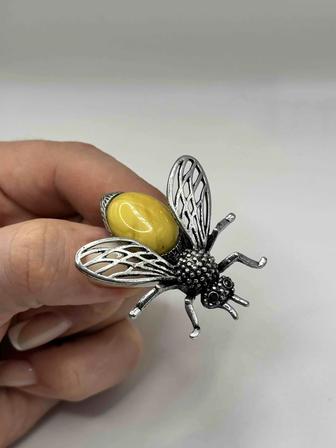 Брошь янтарь натуральный