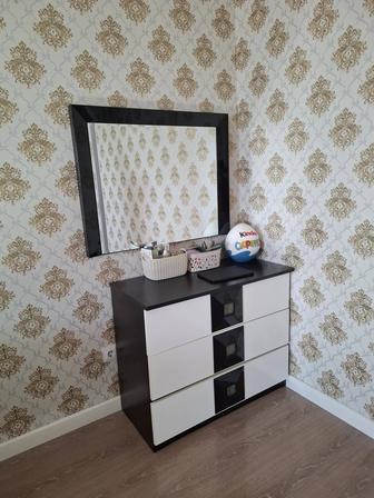 Комод с зеркалом