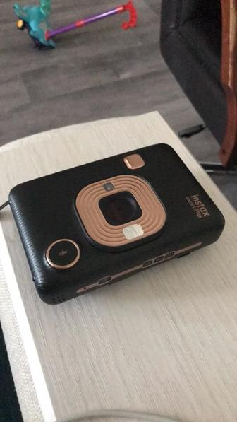 Продам фотокамеру моментальной печати б/у
