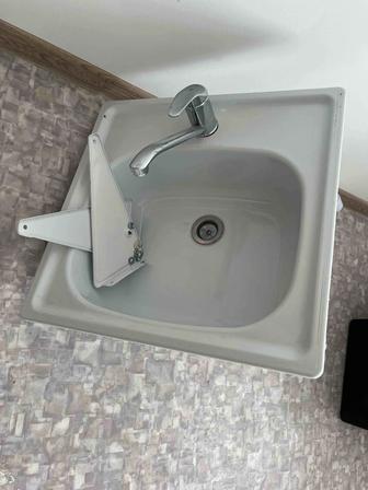 Продам кухонную мойку
