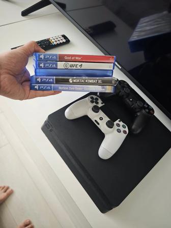 Sony PlayStation 4 Slim