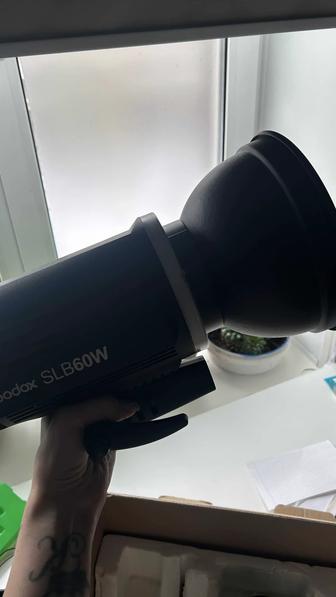 Продам Осветитель светодиодный Godox SLB60W аккумуляторный